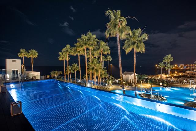03c.PlatInfinityPoolNight.jpg