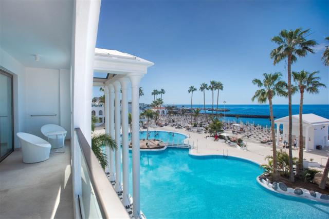 02.Pool-Area (1).jpg