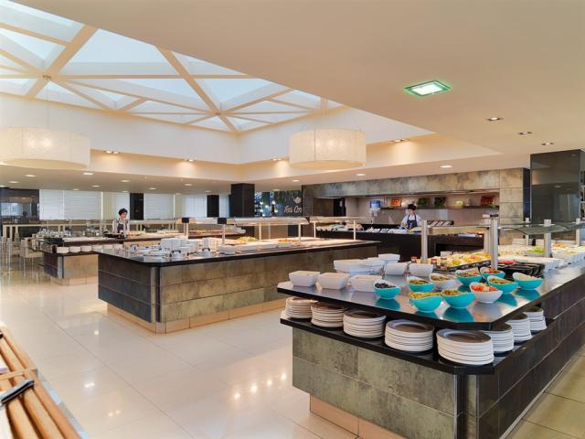 Los Menceyes buffet restaurant.jpg