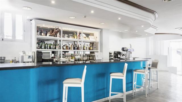Bar_Hotel-BLUESEA_Lagos_Cesar.jpg