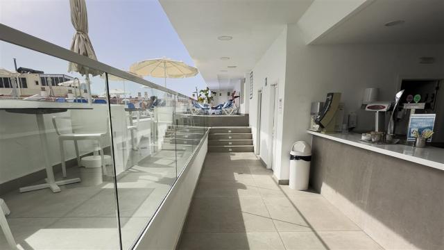 Pool_Bar_Hotel-BLUESEA_Lagos_Cesar-1.jpg