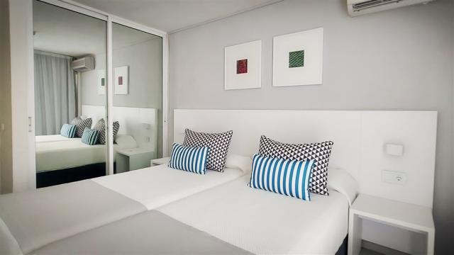 Junior_Suite_Bedroom_Renovated_Hotel-BLUESEA_Lagos_Cesar.jpg
