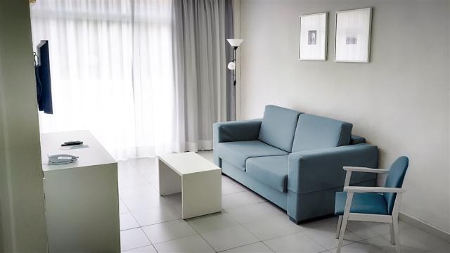 Junior_Suite_Renovated_Single_Use_Hotel-BLUESEA_Lagos_Cesar.jpg