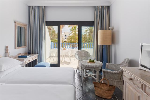 Seaside_Jameos_B_Superior_Room_2092-0164_comp.jpg