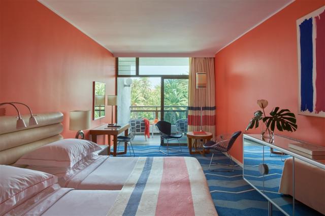 Seaside_Palm_Beach_Room_547-C-Deluxe-CoralIndigo-1574_comp.jpg