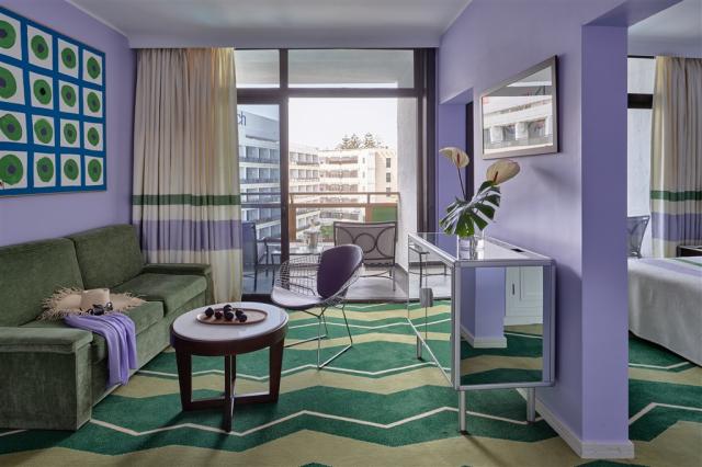 Seaside_Palm_Beach_Room_658-Suite-LilaGreen-Lounge-1734_comp.jp
