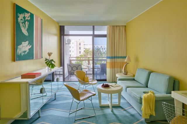 Seaside_Palm_Beach_Room_556-JS-lounge-YellowTurq-1519.jpg