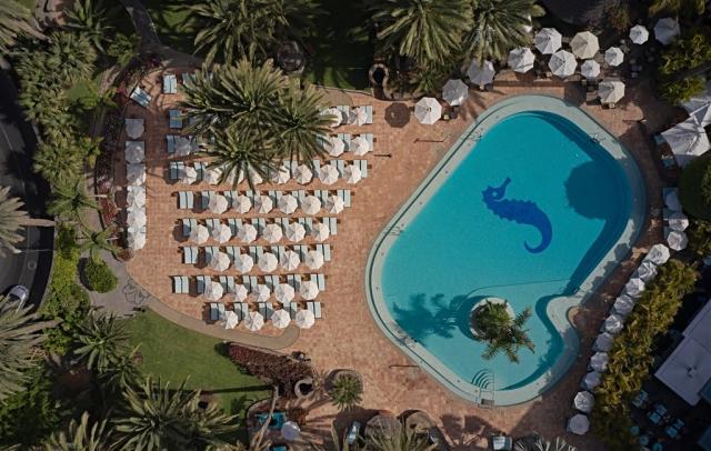 Seaside_Palm_Beach_Drohne_Mainpool from Above-0090.jpg
