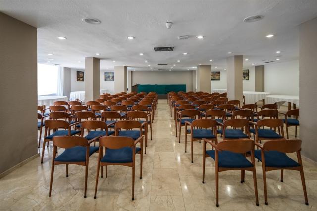 CataloniaPuntaDelRey sala reunion1.jpg