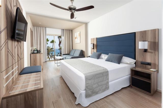 XOA_18_045 - Double room sea side.jpg