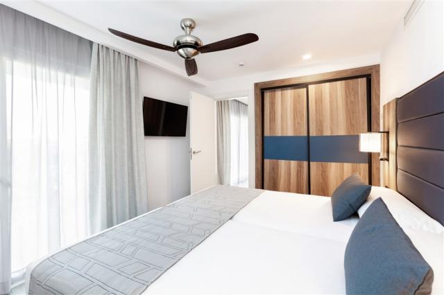 XOA_18_054 - Family room.jpg