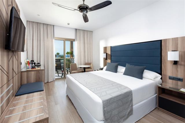XOA_18_055 - Small double room sea view.jpg