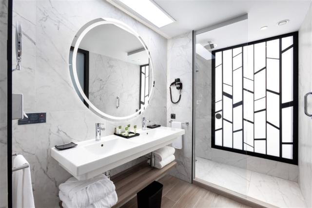XOA_18_043 - Double room sea view_Garden view_Family room_Swim-
