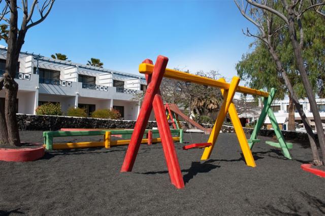 OLE_OOL_IB_KIDS_D1403_001.jpg