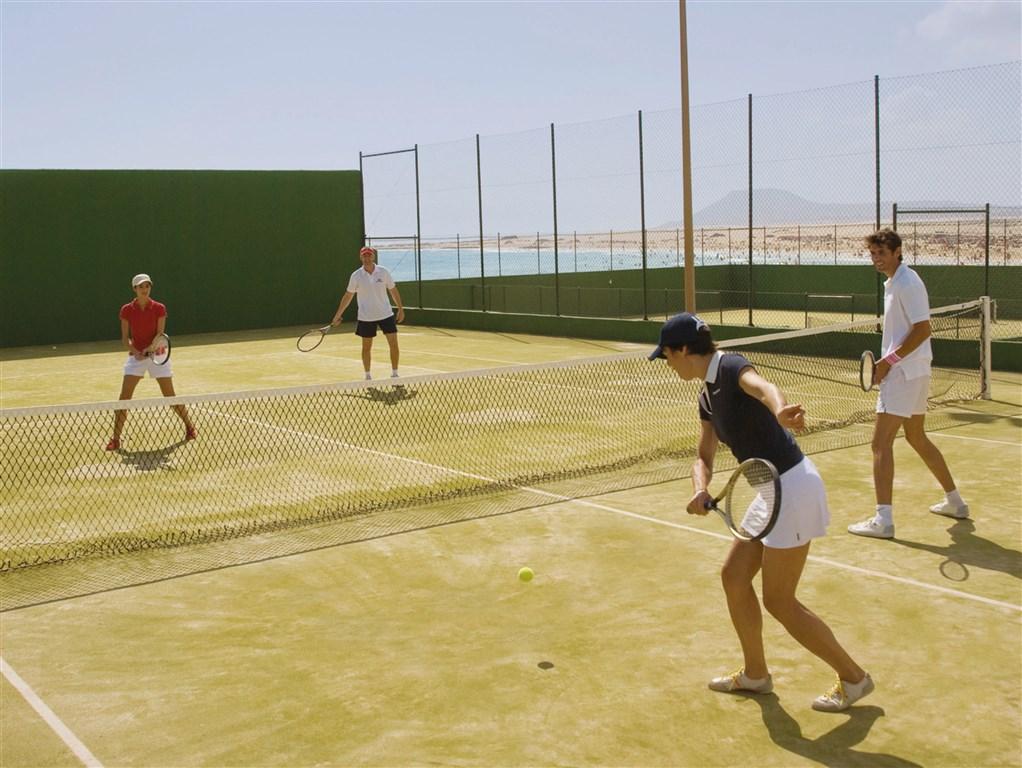 XTI_07_040 - Tennis courts.jpg
