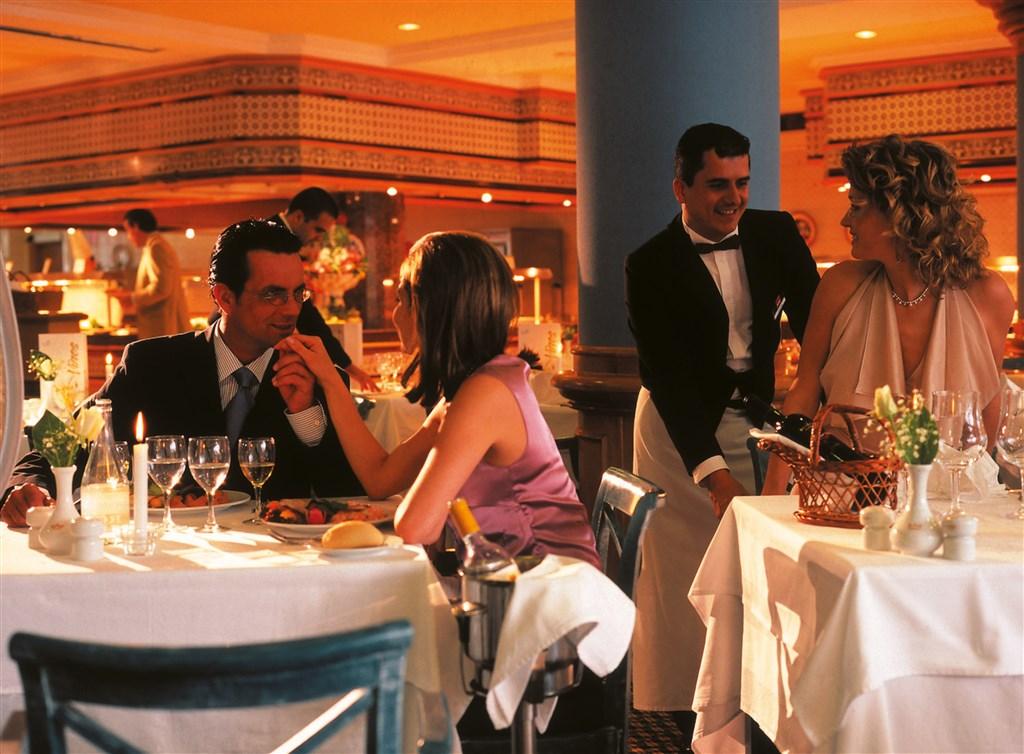 XTI_04_108 - Main restaurant.jpg