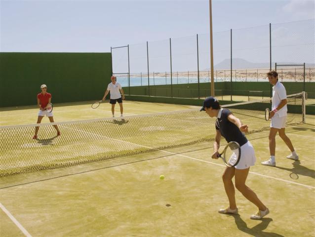 XTI_07_040 - Tennis courts.jpg