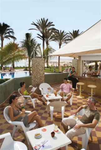 XTI_07_063 - Poolside bar.jpg
