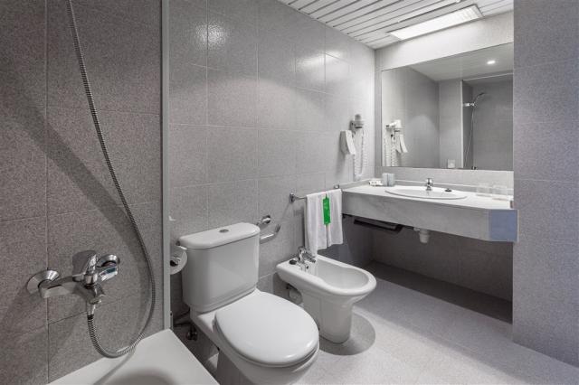 13SolTenerife-Bathroom1.jpg