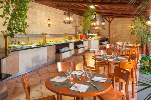 17SolTenerife-PalapaBar1.jpg