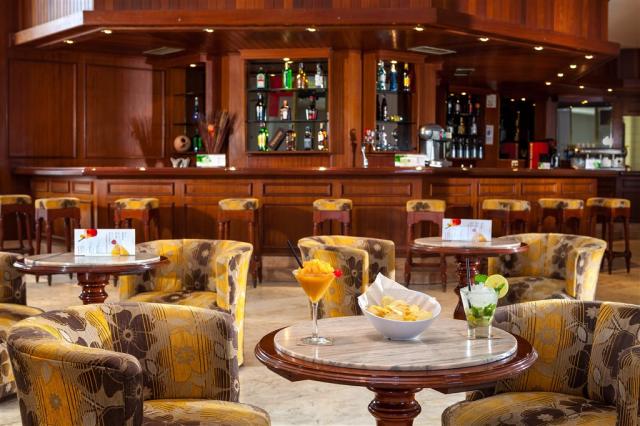 19SolTenerife-LoungeBar1.jpg