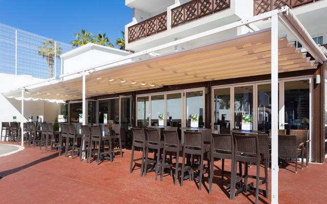 globales-tamaimo-tropical-bar-piscina.jpg