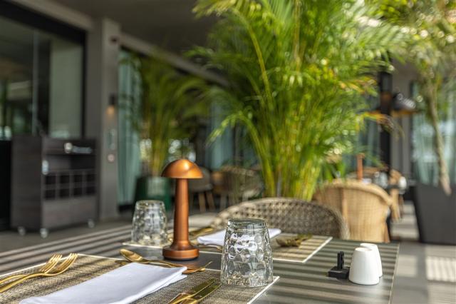 OCEAN BUFFET_TERRACE(2).jpg