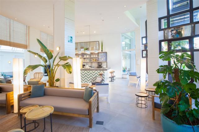 Lobby 2_2.jpg