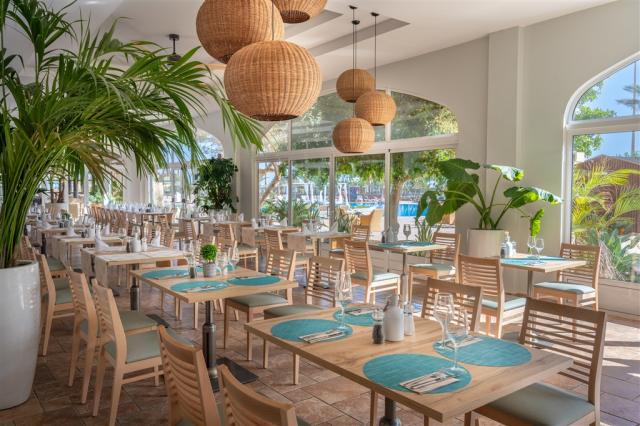 3 Buffet Restaurant Terrace.jpeg