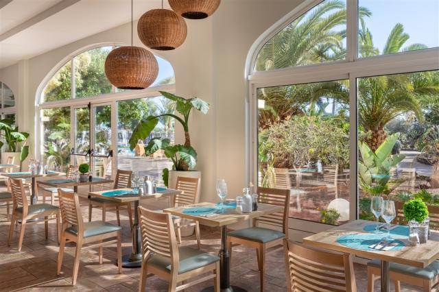 4 Buffet Restaurant Terrace.jpeg
