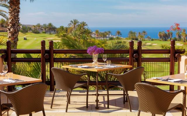 Club house restaurant terrace1.jpg