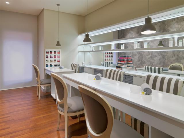 Manicure room.jpg