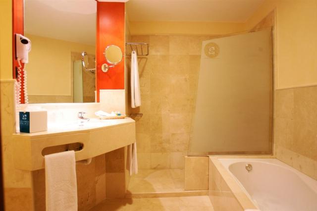 8. Gloria Palace Royal - Baño Habitación Doble.jpg