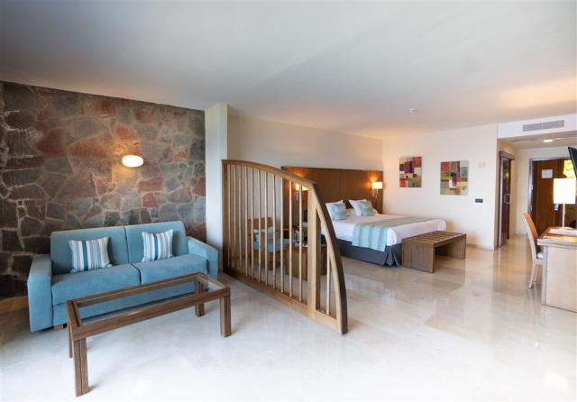 9.2 Gloria Palace Royal - Family Room.jpg