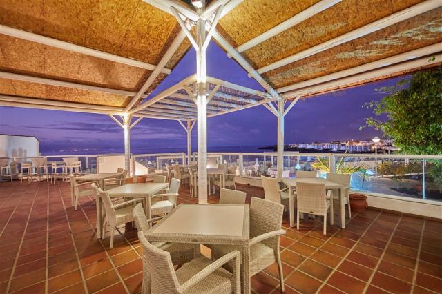 Sandos Papagayo Pool Bar.jpg