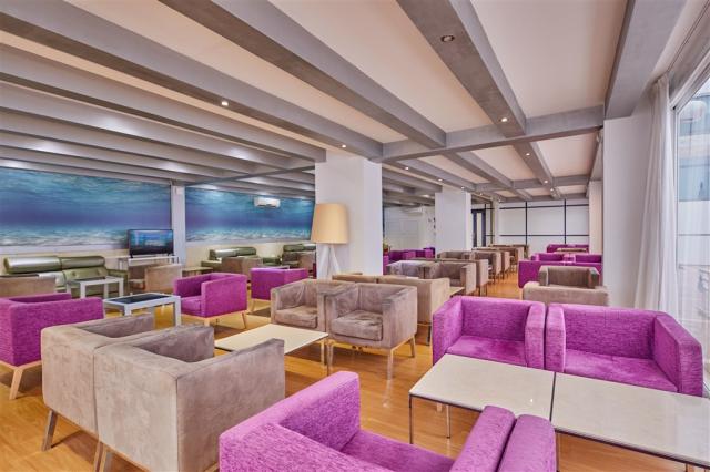 Sandos Papagayo Families Royal Elite Lounge .jpg