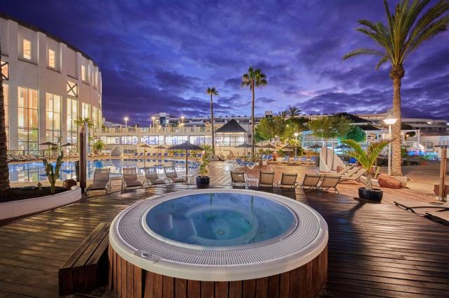 Sandos Papagayo Jacuzzi & Adults Only Pool Area.jpg