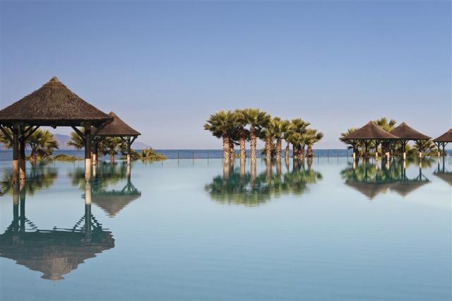 09aGranMeliaPalacioDeIsora-InfinityPool2.jpg