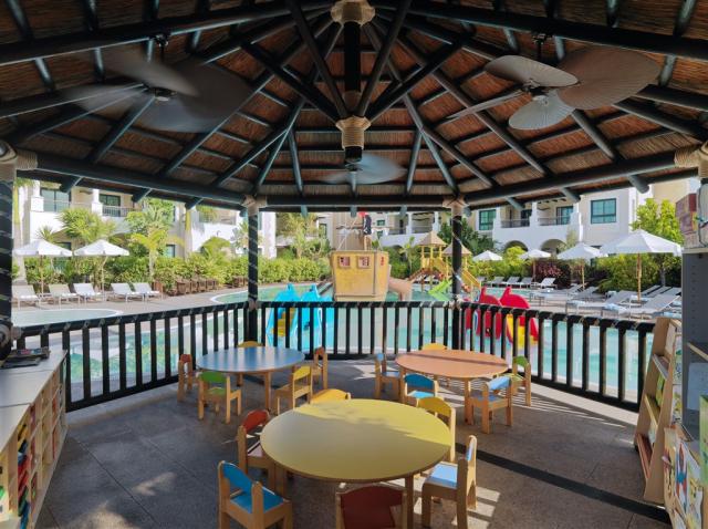 11aGranMeliaPalacioDeIsora-ChildrenSwimmingPool2.jpg