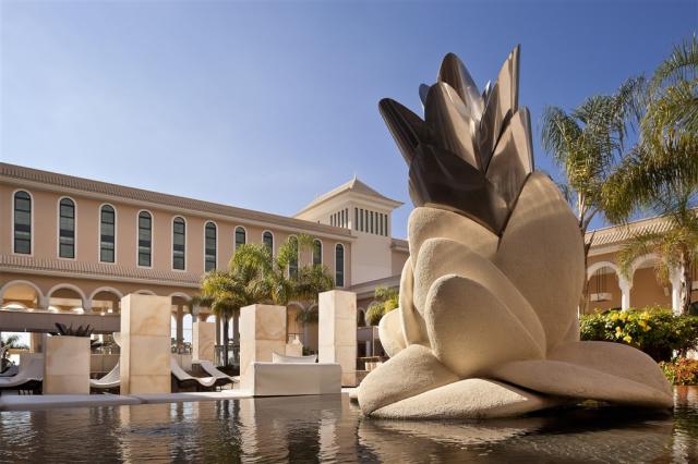 47bGranMeliaPalacioDeIsora-AquaticSculpturePlazaAntlantica.jpg