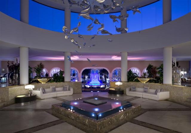 03cGranMeliaPalacioDeIsora-Lobby.jpg