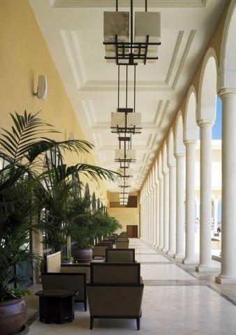 normal_07GranMeliaPalacioDeIsora-Plaza.jpg