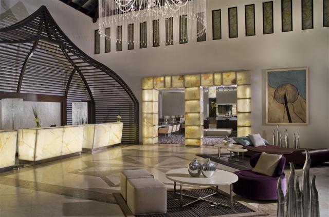04GranMeliaPalacioDeIsora-Reception2.jpg