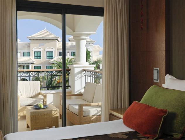 17cGranMeliaPalacioDeIsora-DeluxeRoom_GardenViews2.jpg