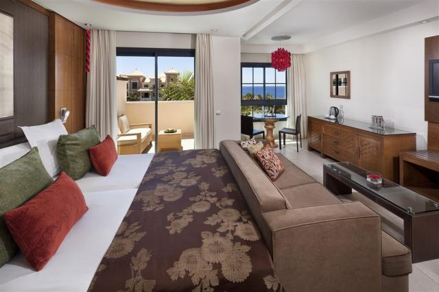 16aGranMeliaPalacioDeIsora-DeluxePartialSeaView2.jpg
