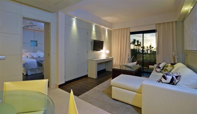 13aGranMeliaPalacioDeIsora-MasterSuite.jpg