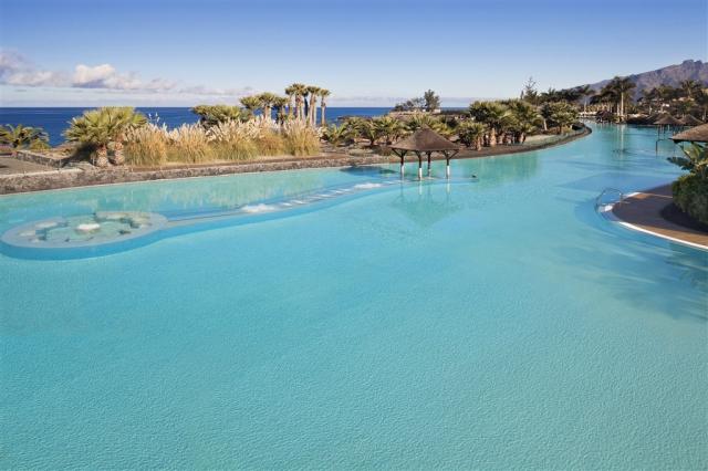 08bGranMeliaPalacioDeIsora-SwimmingPool2.jpg