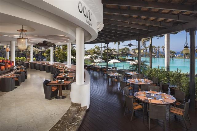 37bGranMeliaPalacioDeIsora-OasisPoolGrilleLunchSetUp.jpg