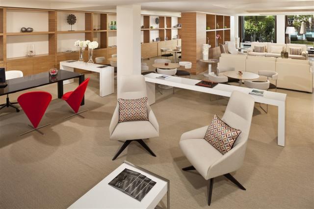 21aGranMeliaPalacioDeIsora-FamilyRedLevelFrontDesk.jpg