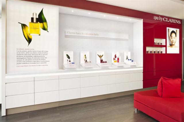 49bGranMeliaPalacioDeIsora-SpaLobbyClarinsWall.jpg
